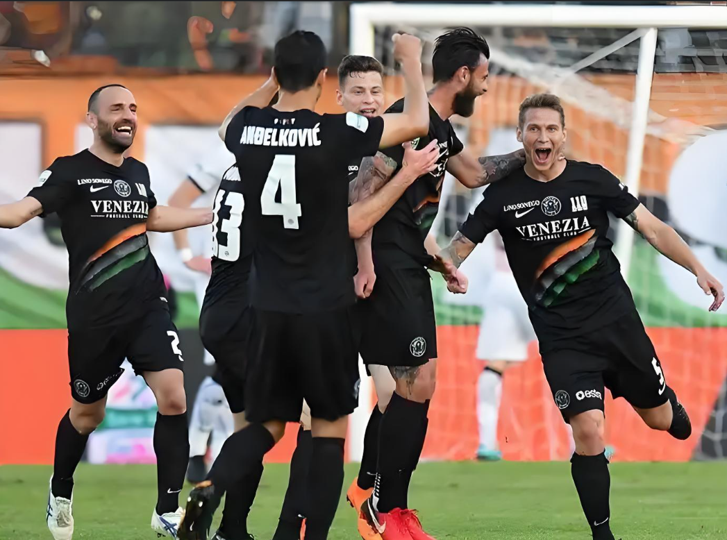 爱游戏娱乐 - 清晨突围战来临；那不勒斯围绕意甲官宣签约；气氛紧张；轮换策略成焦点