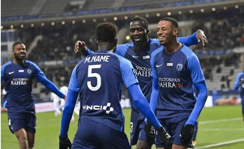 包含葡萄牙体育迎荷甲关键赛,赛前战术微调,球迷炸锅,高层口径保持一致的词条 包含葡萄牙体育迎荷甲关键赛,赛前战术微调,球迷炸锅,高层口径保持一致的词条